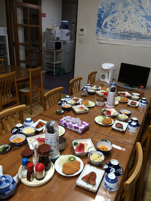 Onsen Minshuku Yutakaya Hotel Yuzawa  Bagian luar foto